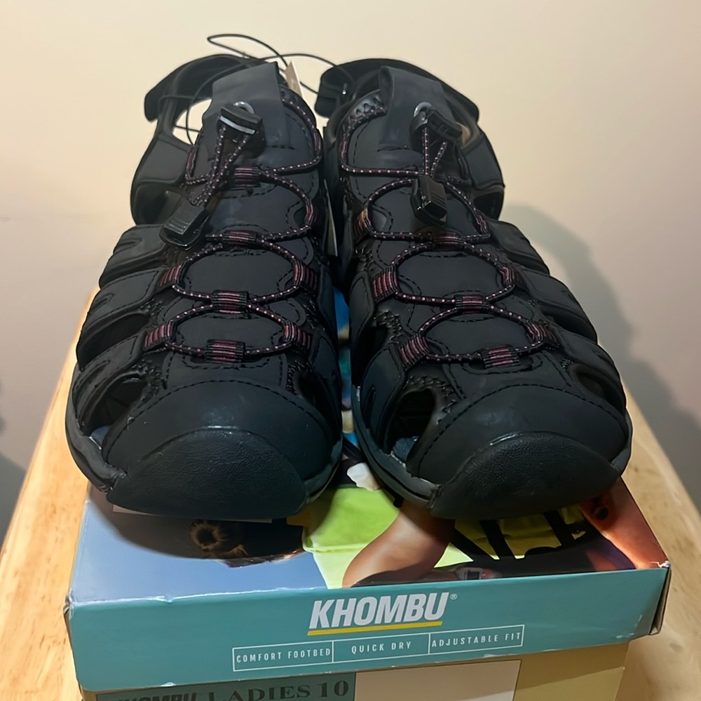 Khombu Ashley Active Hiking Sandal Velcro Back Women Size 10 NWT & box